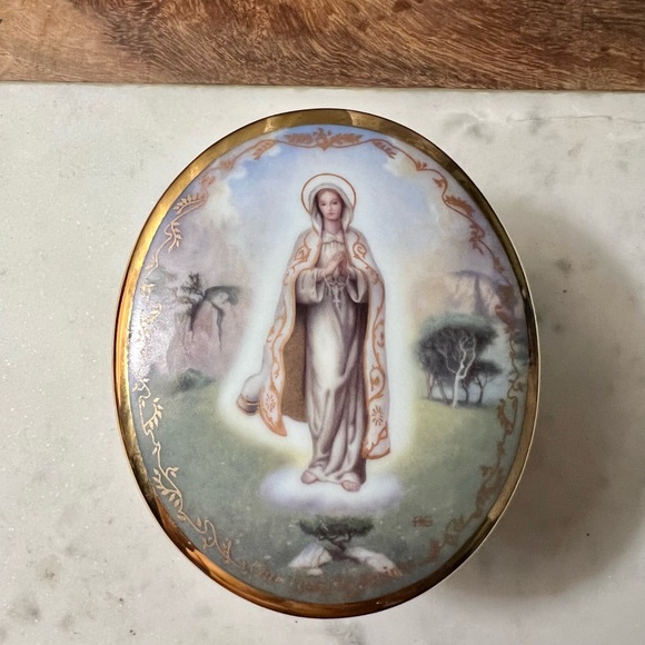 Music Box - Picture 3 of 5